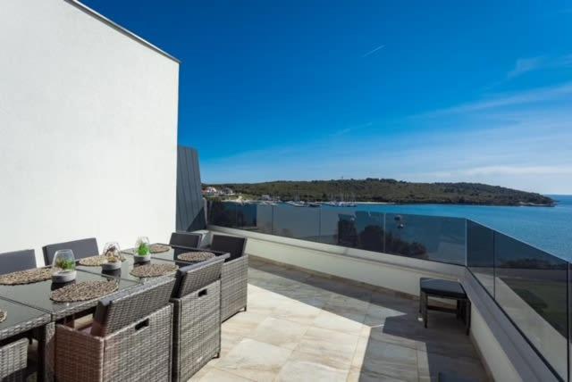 Luxury Apartment Anto With Sea View And Balcony Banjole Buitenkant foto
